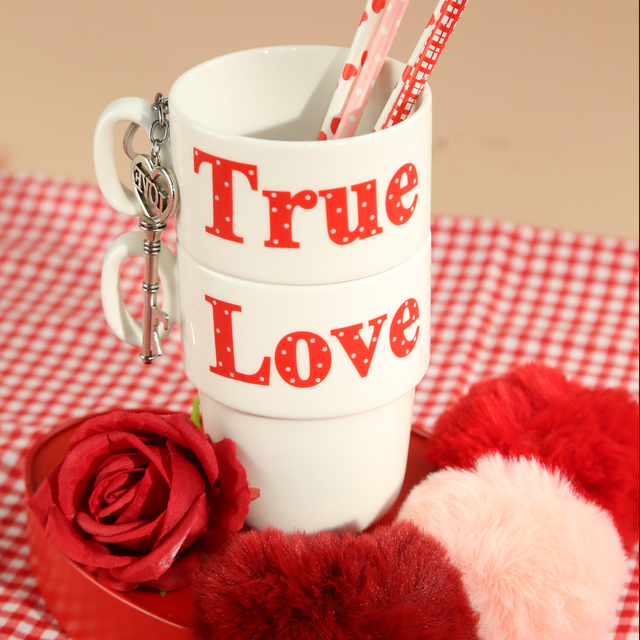 Couple mugs