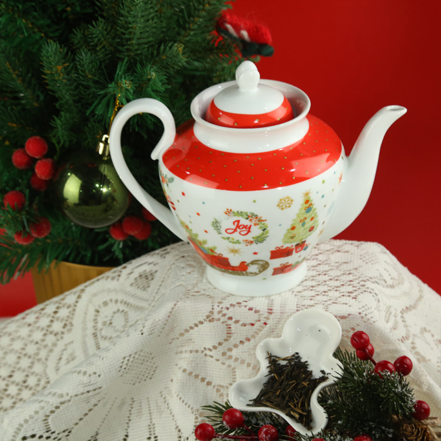 Vintage Christmas Porcelain Teapot – Festive Elegance for Your Holiday Gatherings