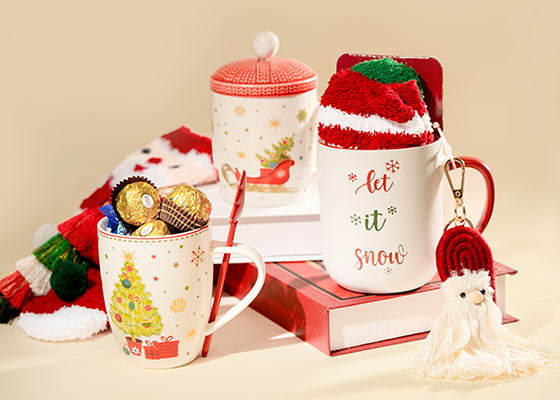 Christmas gift mugs display